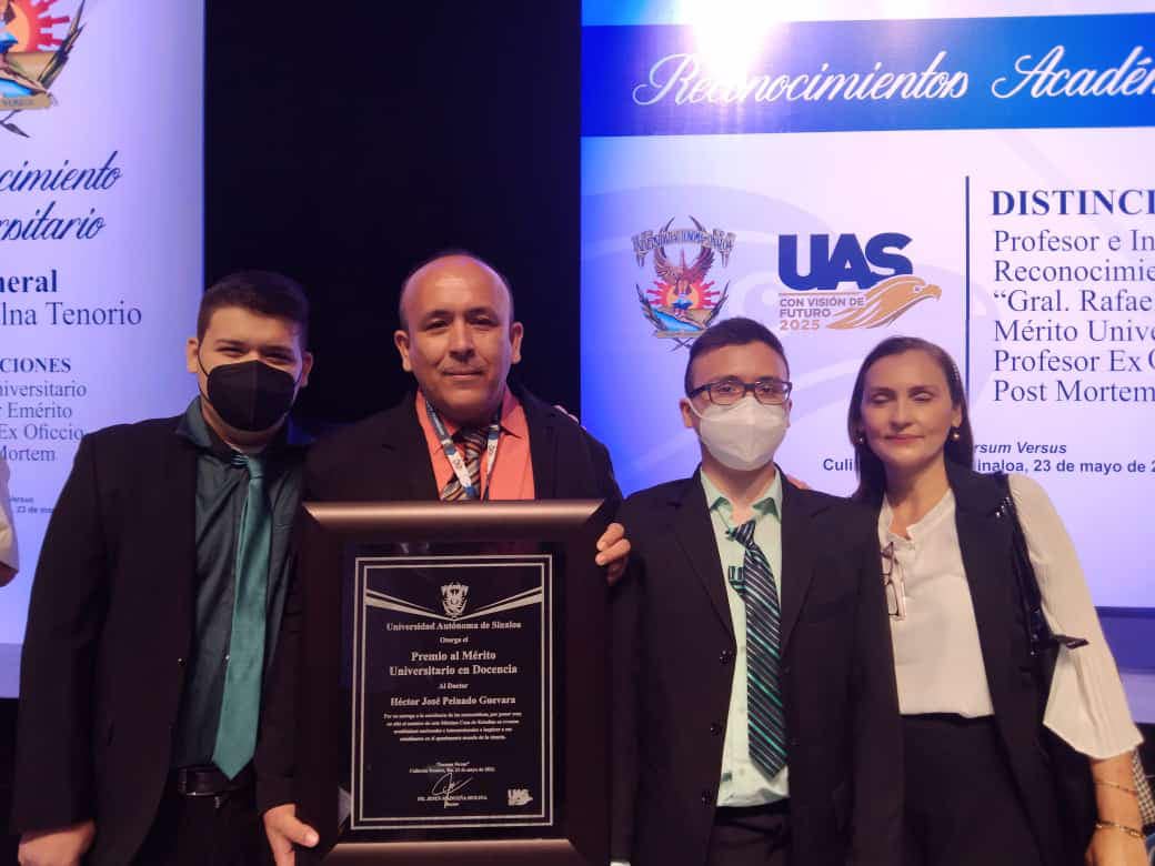 Premió al Mérito al Dr. Héctor José Peinado Guevara | UAS