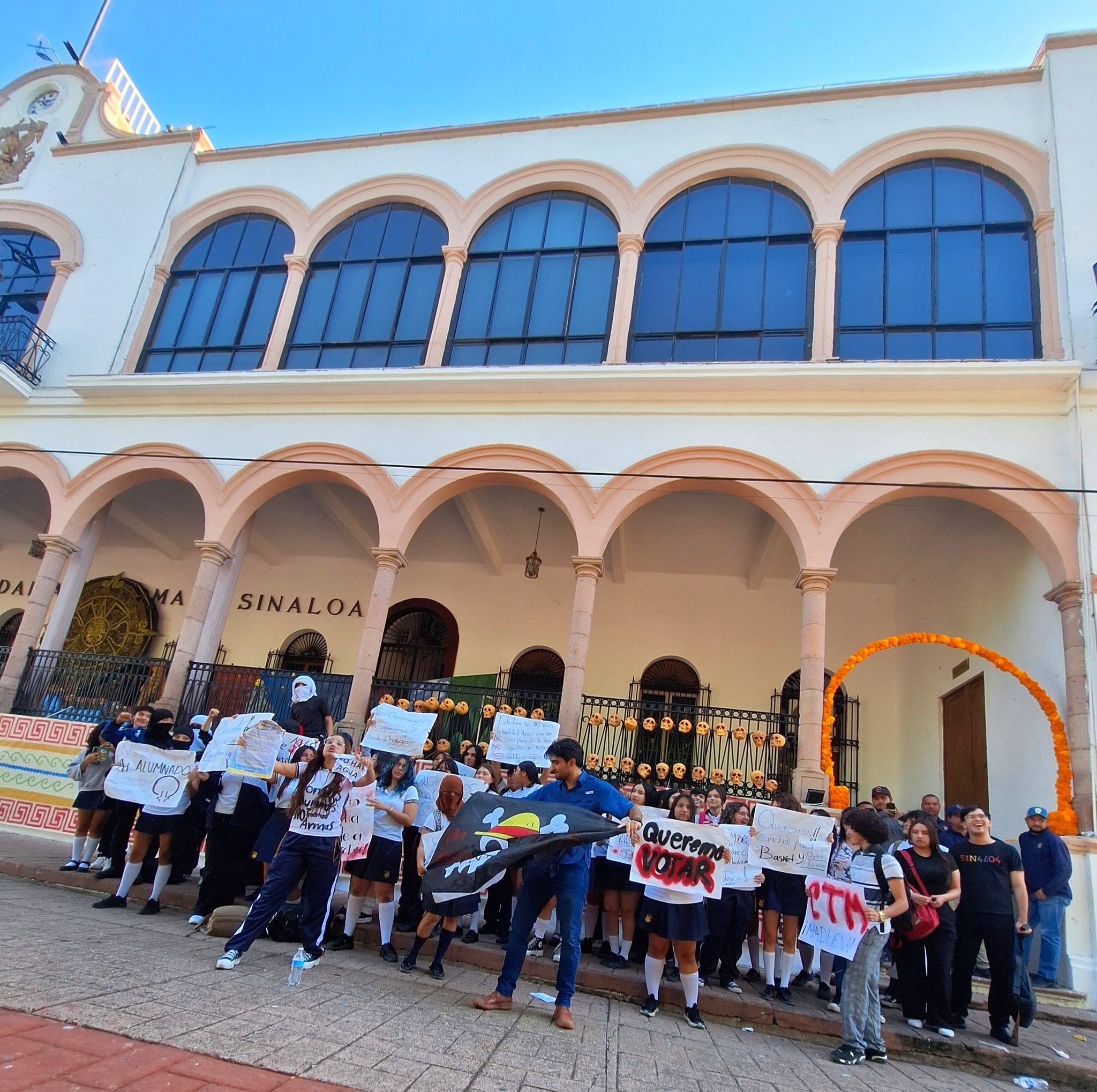 Niegan a alumnos de la UAS foto en Edificio Central; acusan “incoherencia” con discurso del rector