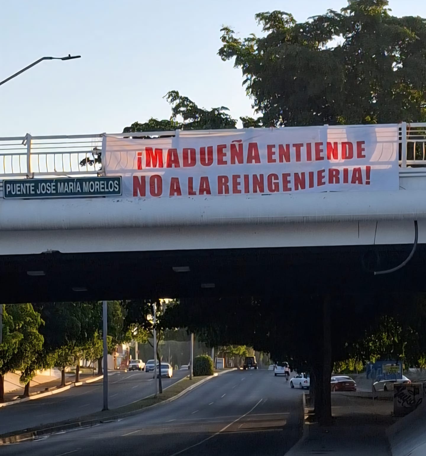 Cuelgan lonas en Culiacán contra Madueña y el Gobernador.