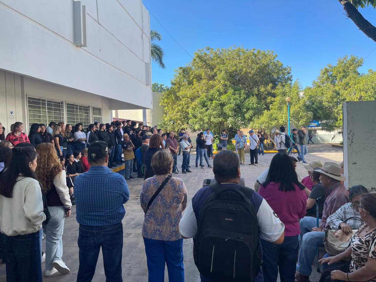 Boicot Eléctrico en la Facultad de Derecho: Jubilados de la UAS Informan Derechos con Megáfono