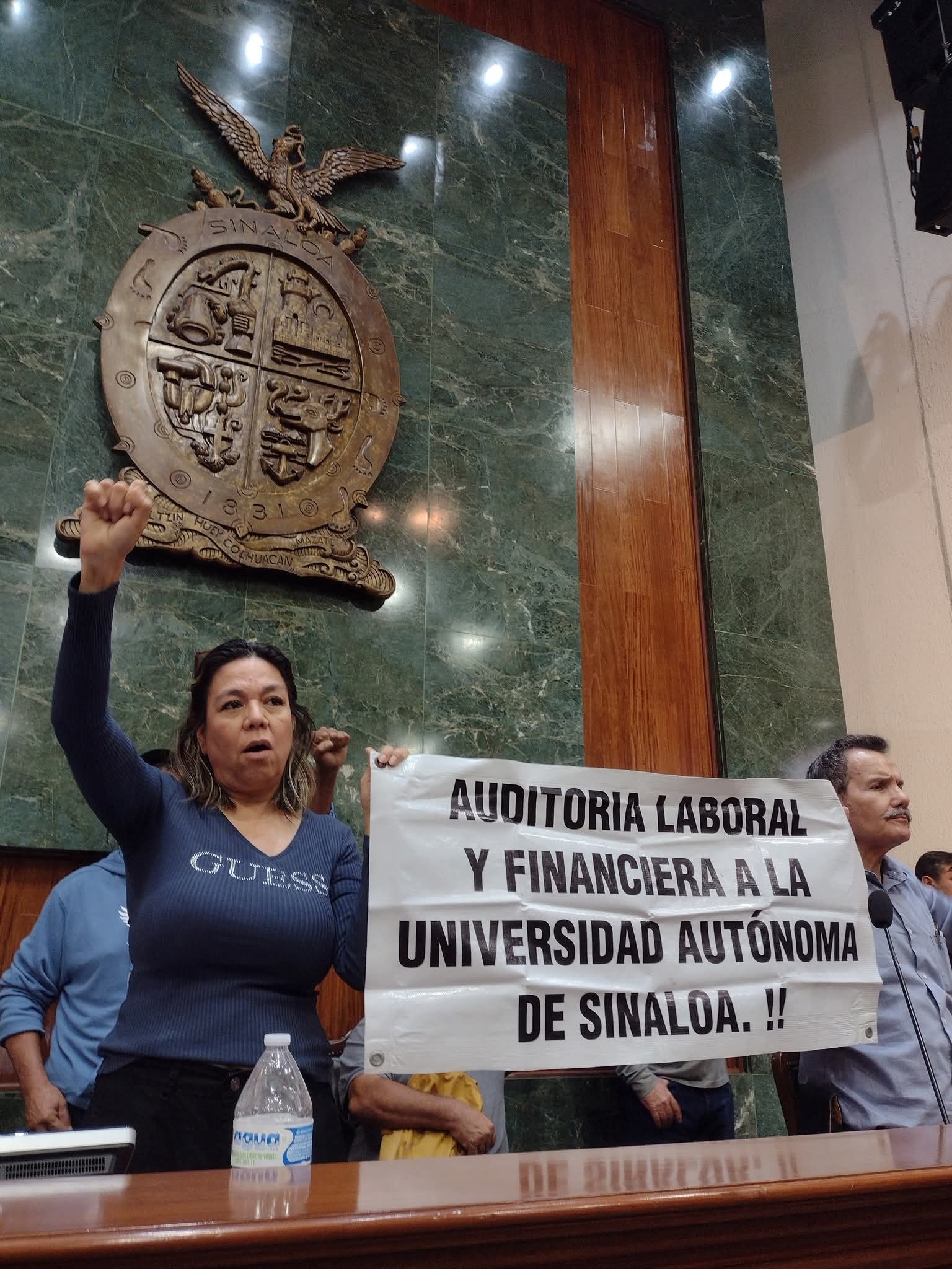 Universitarios Acusan a Diputados de Romper Compromiso de Diálogo